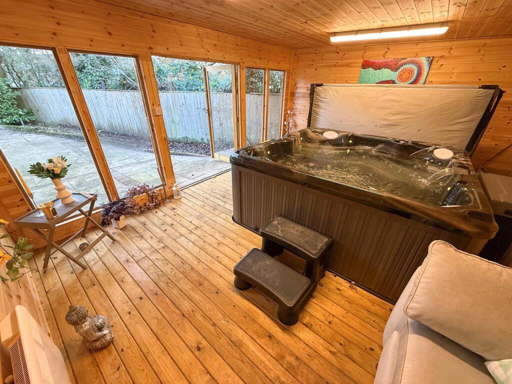 Large Timber Summer House/Professional Garden Room