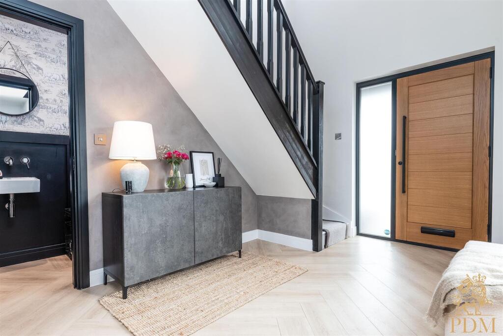 33 Thoresby Road Bramcote NG9 3EN