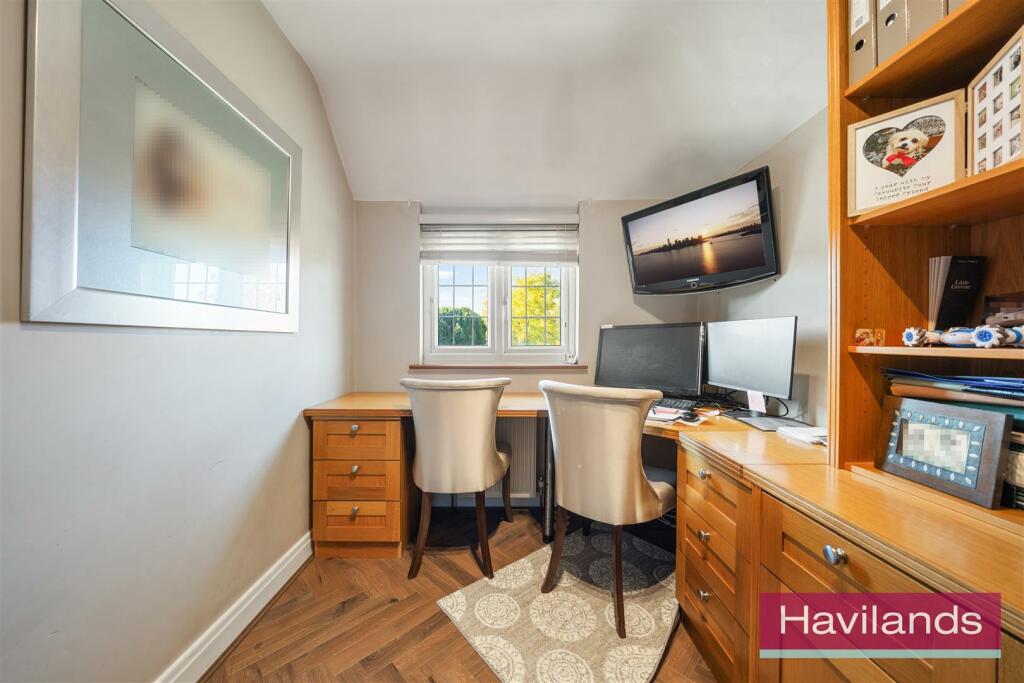 5 The Ridgeway N14 6NX-2.jpg