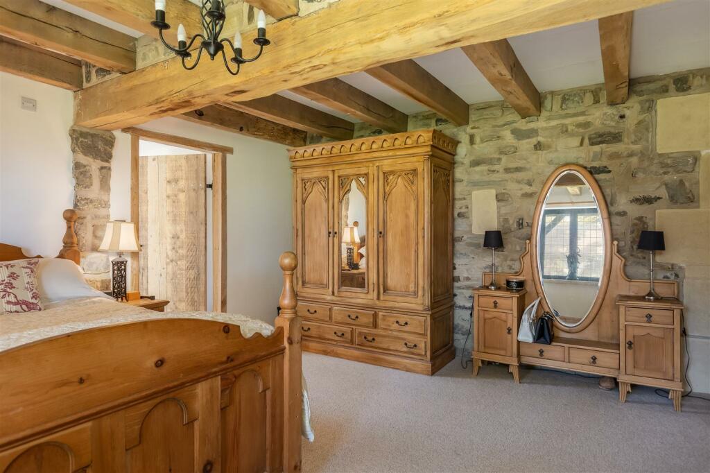 Overfield Lodge Bedroom 1-2.jpg