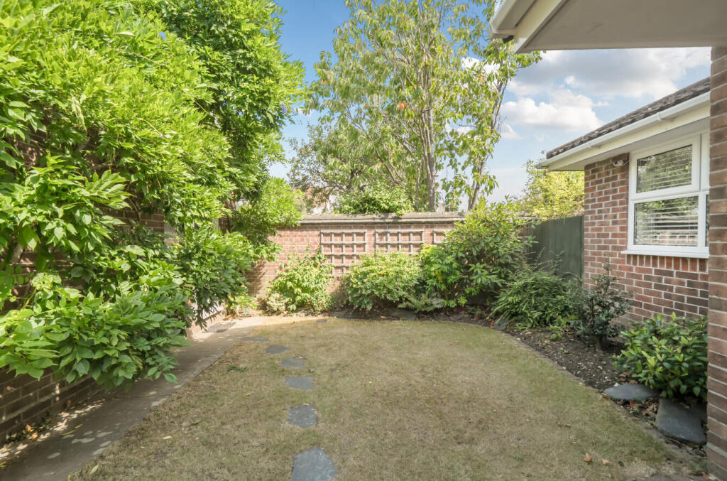 1327760-4-687e5e5...