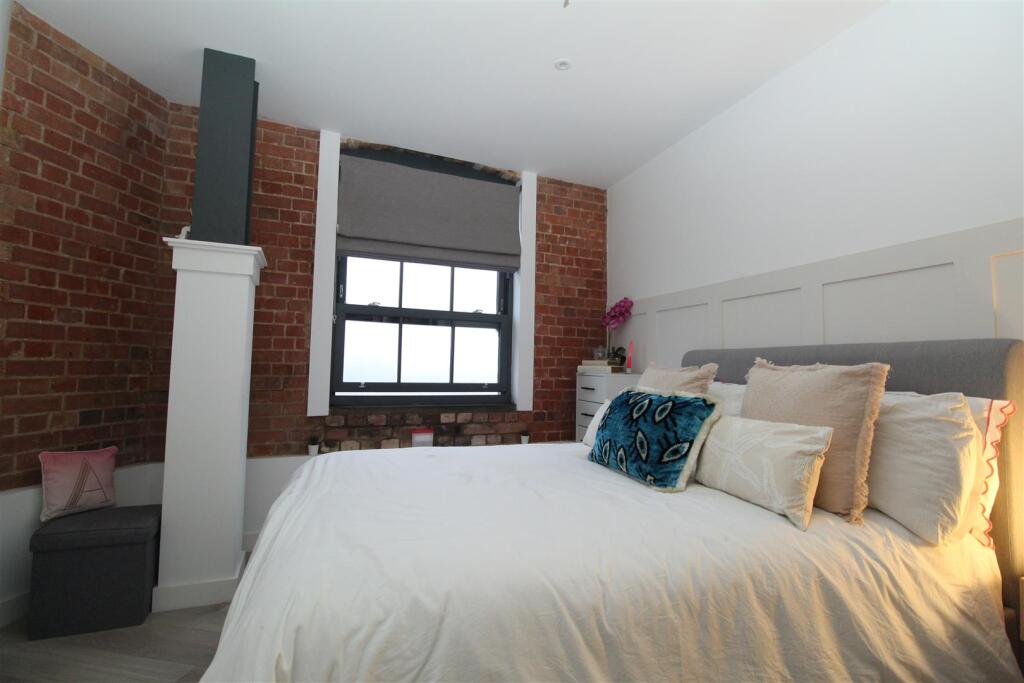 Bedroom.JPG