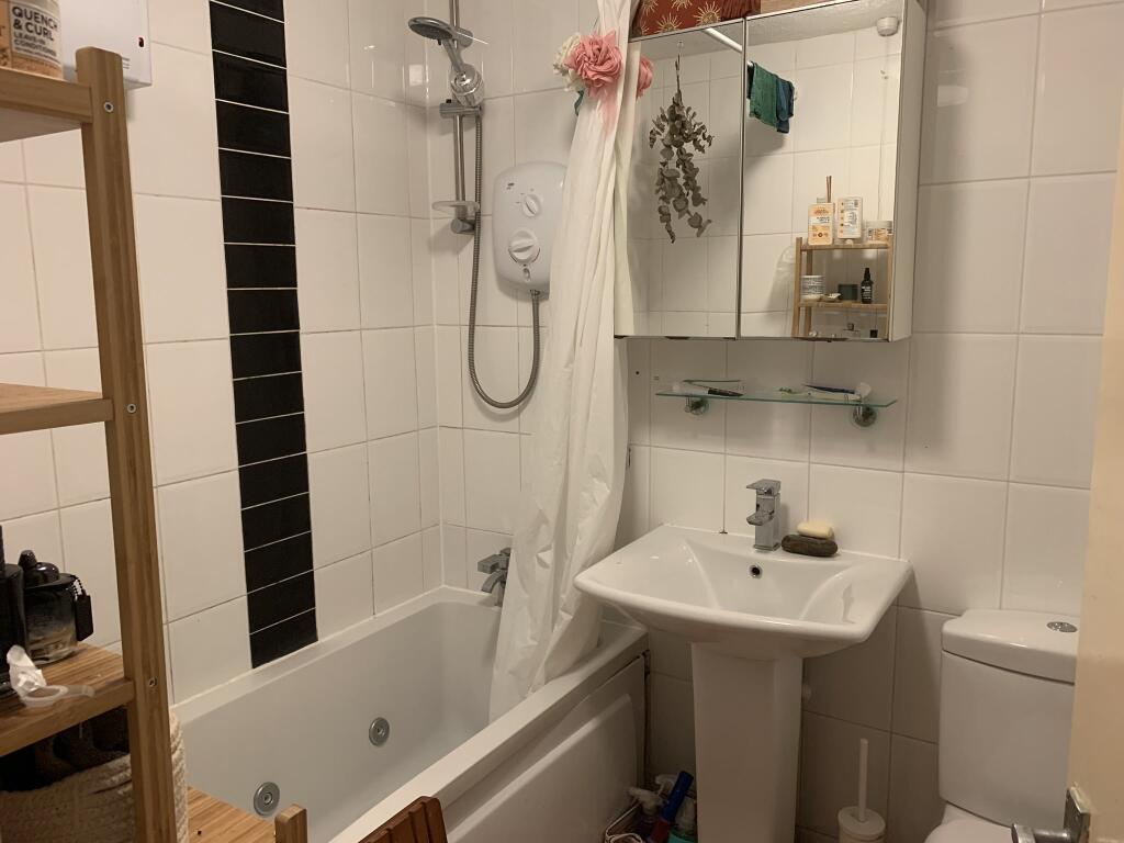 13 oakfield bathroom