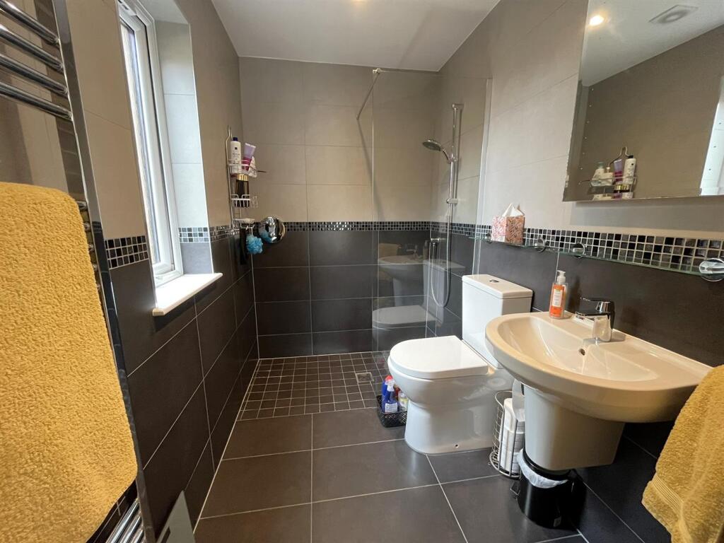 EN-SUITE WET ROOM