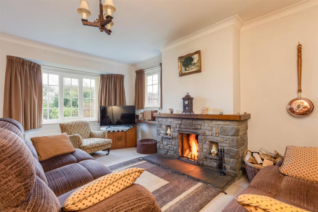 Station Road 9A Sitting Room-1.jpg