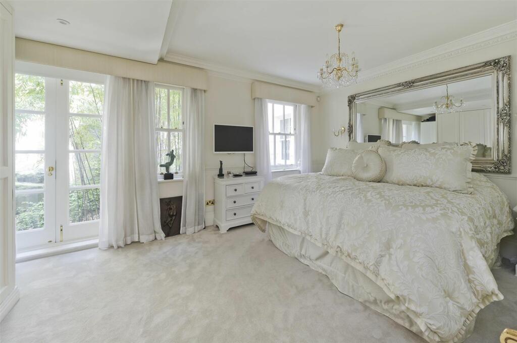 1b eaton sq-7029.jpg