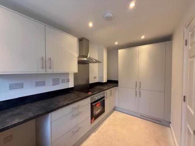 Kitchen 2.jpg