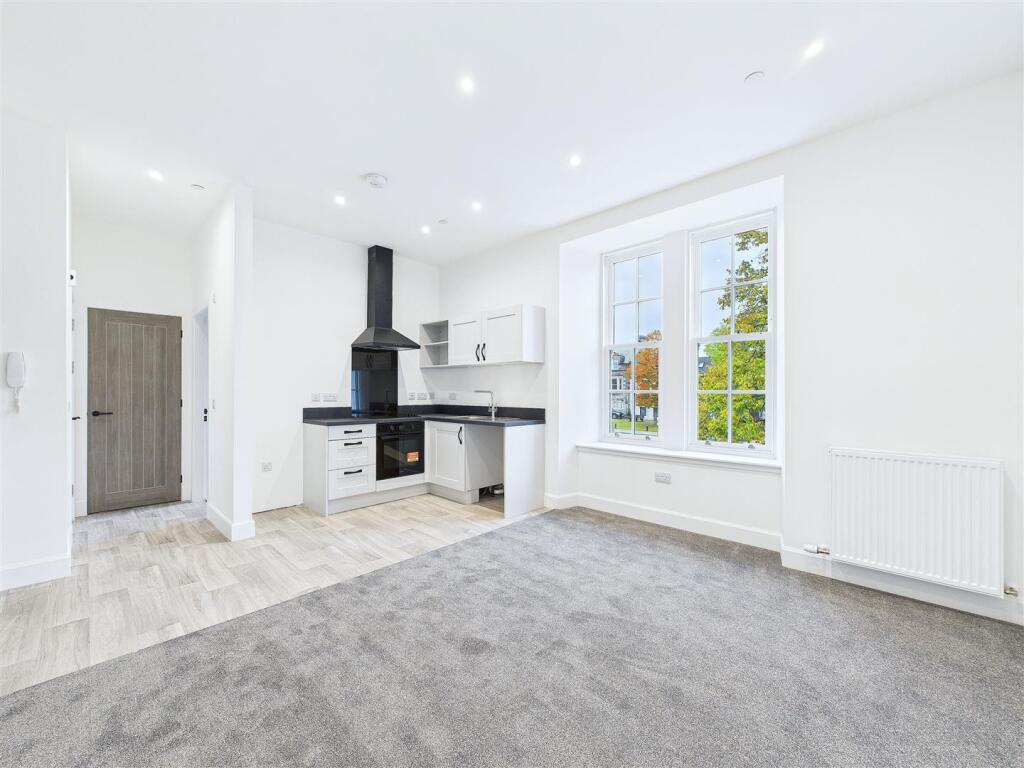 Sitting Room / Kitchen / Dining Area