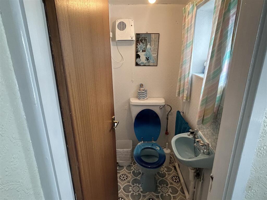 Downstairs WC.jpeg