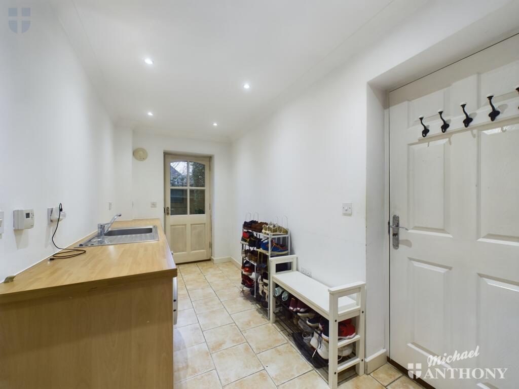 CAM03218G0-PR0527-STILL017