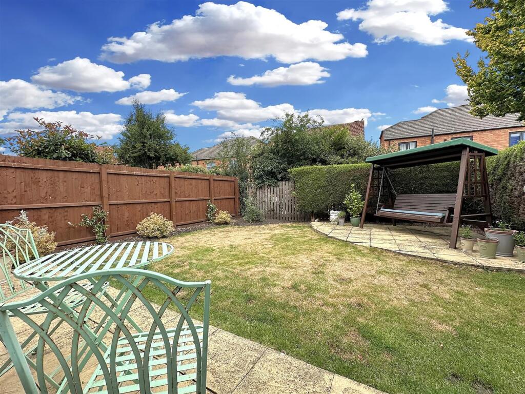 Delightful Garden 677