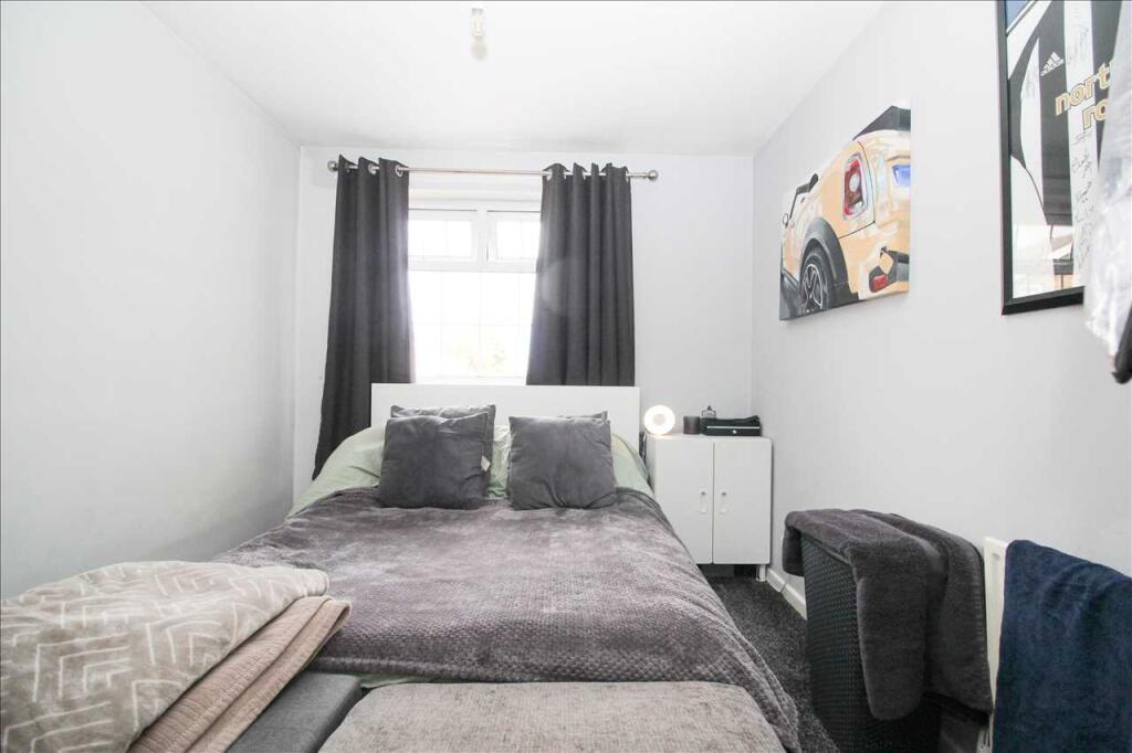 BEDROOM 2