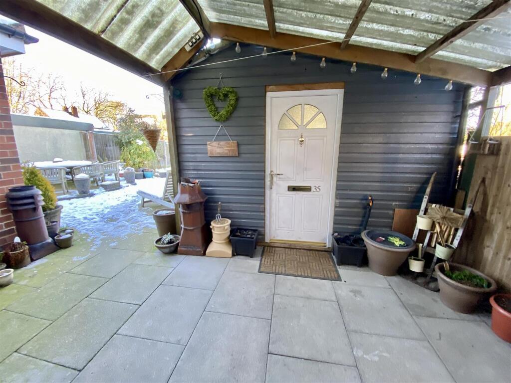 Bramleys Estate Agents - Edge Top - Thornhill - De