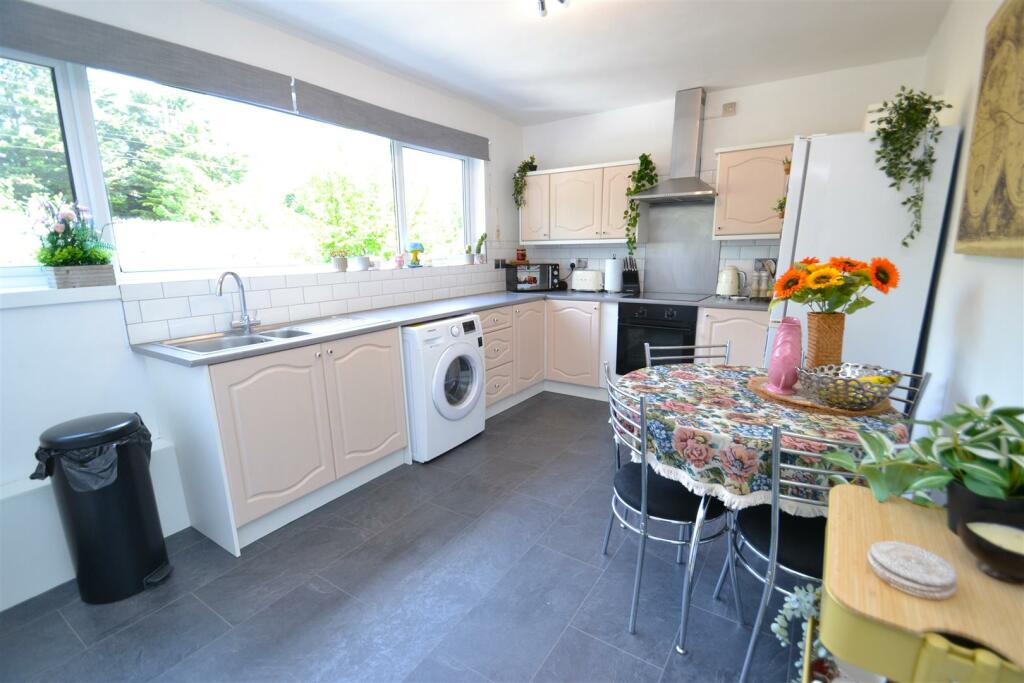 Kitchen Breakfast Room.JPG