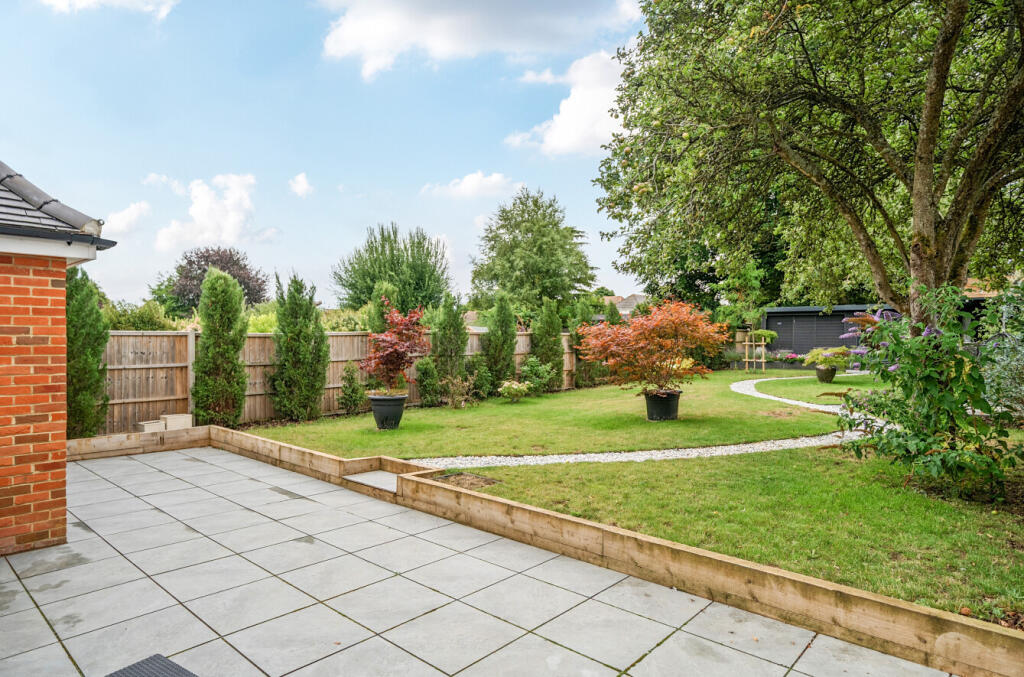 1327750-4-687f810...