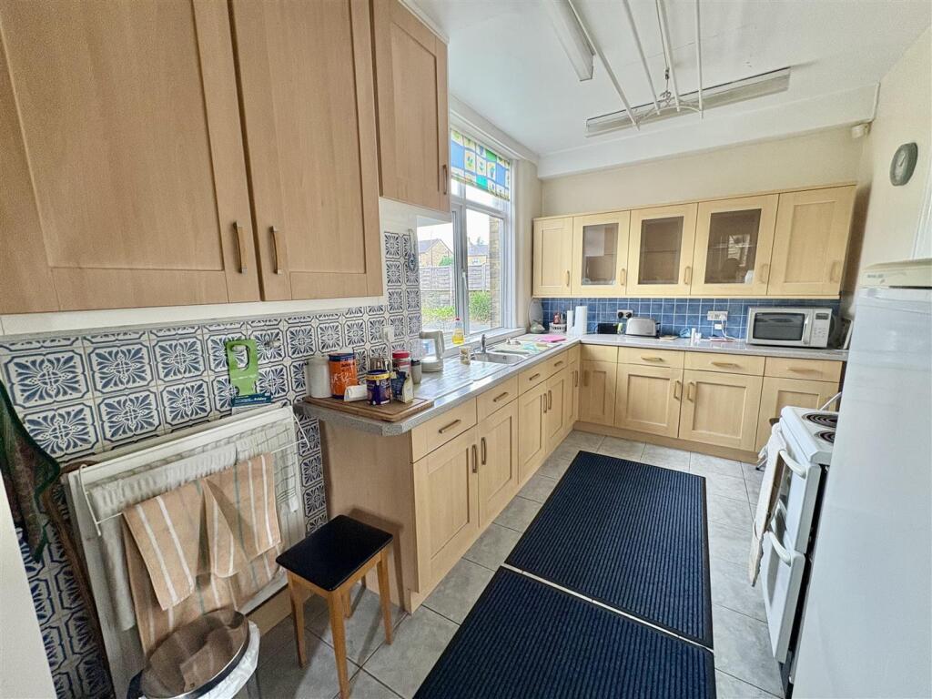 Bramleys Estate Agents - Yew Trees - Southowram (4