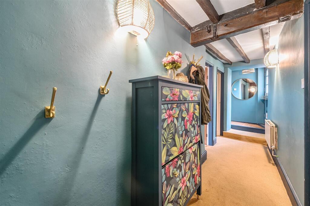 9 High Street, Blisworth (14).jpg