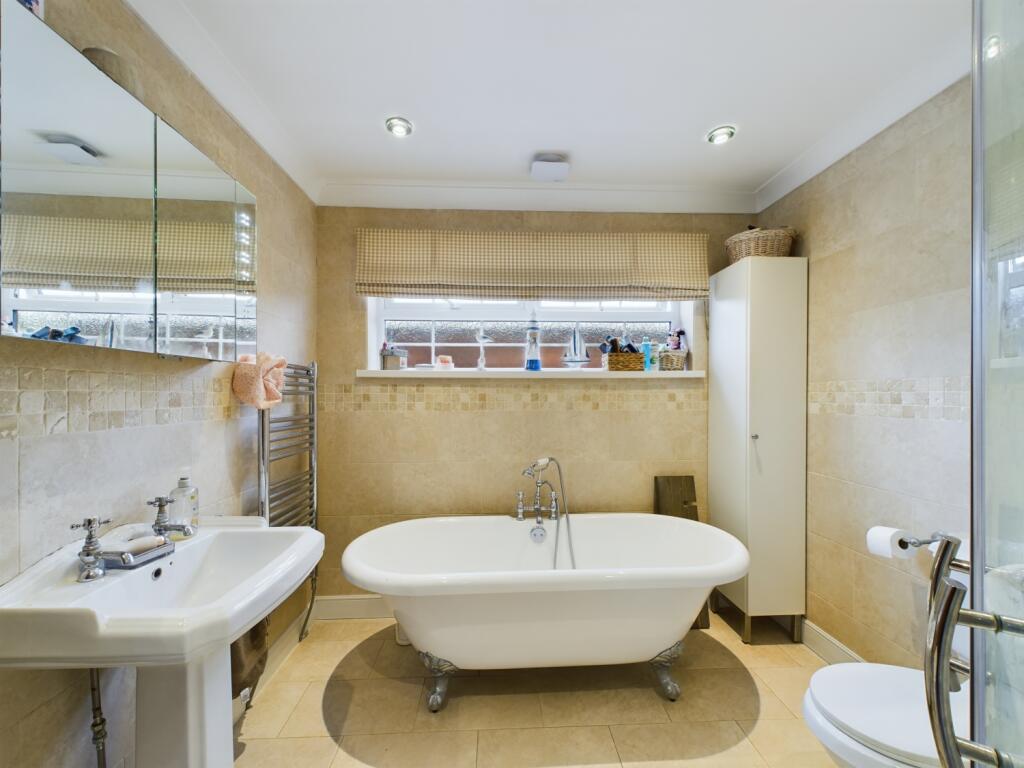 CAM02023G0-PR0121-STILL016