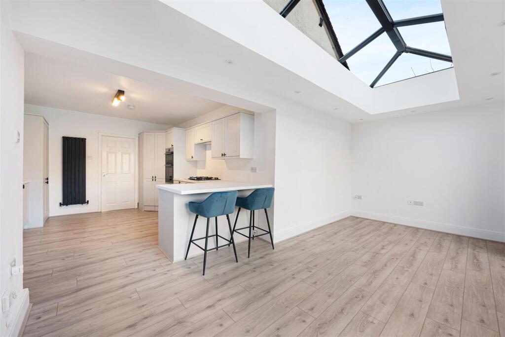 Open plan living/dining space