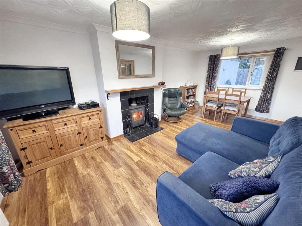 Lounge/Dining Room