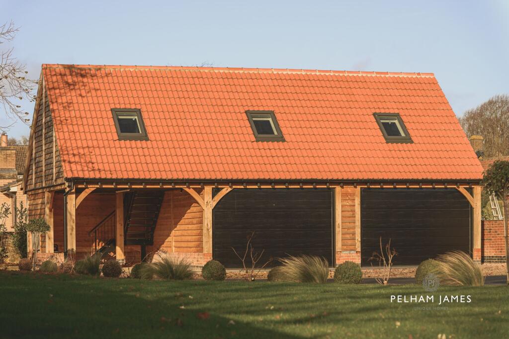 Garaging &amp; Annexe, Redwing House, Great Easton