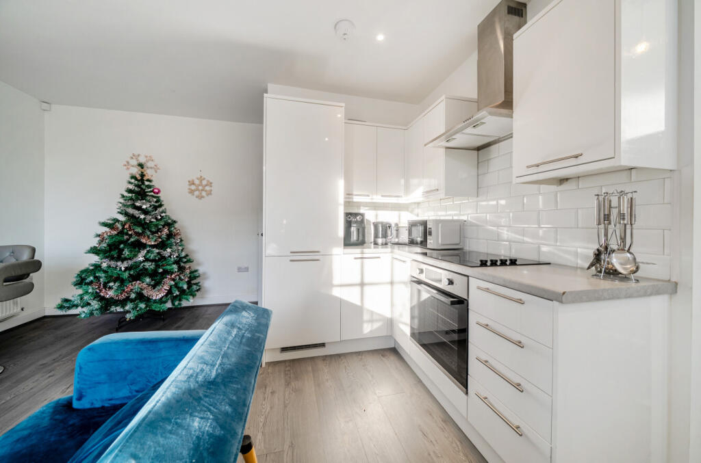 1385257-7-6926dff...