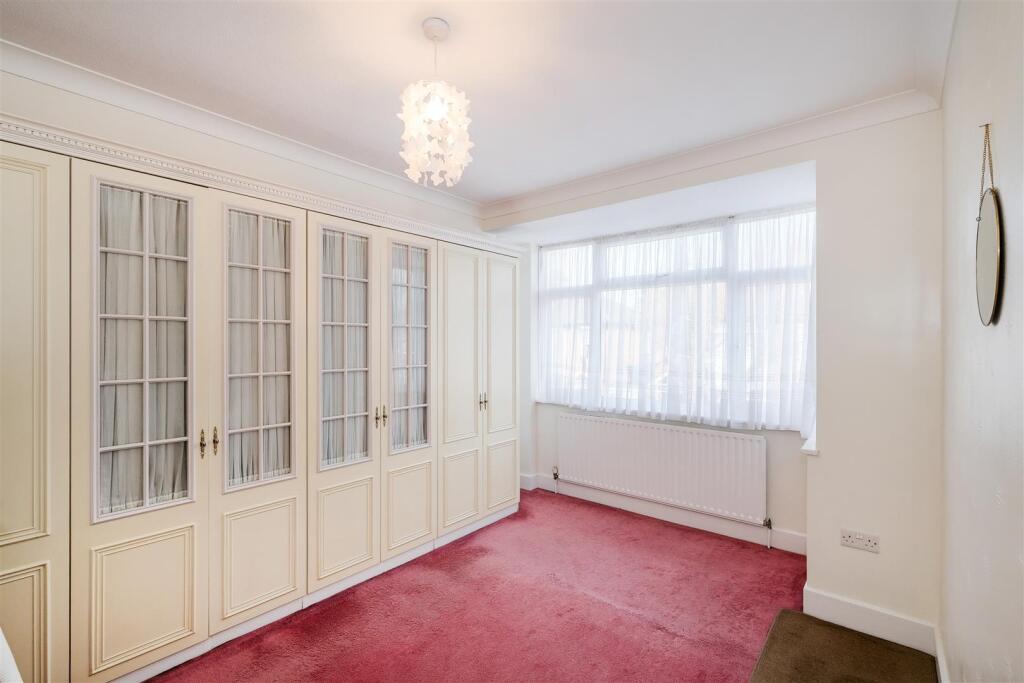 37 Knebworth Avenue-1.jpg