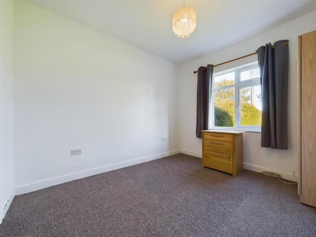 Bedroom 2 en-suite shower/wet room