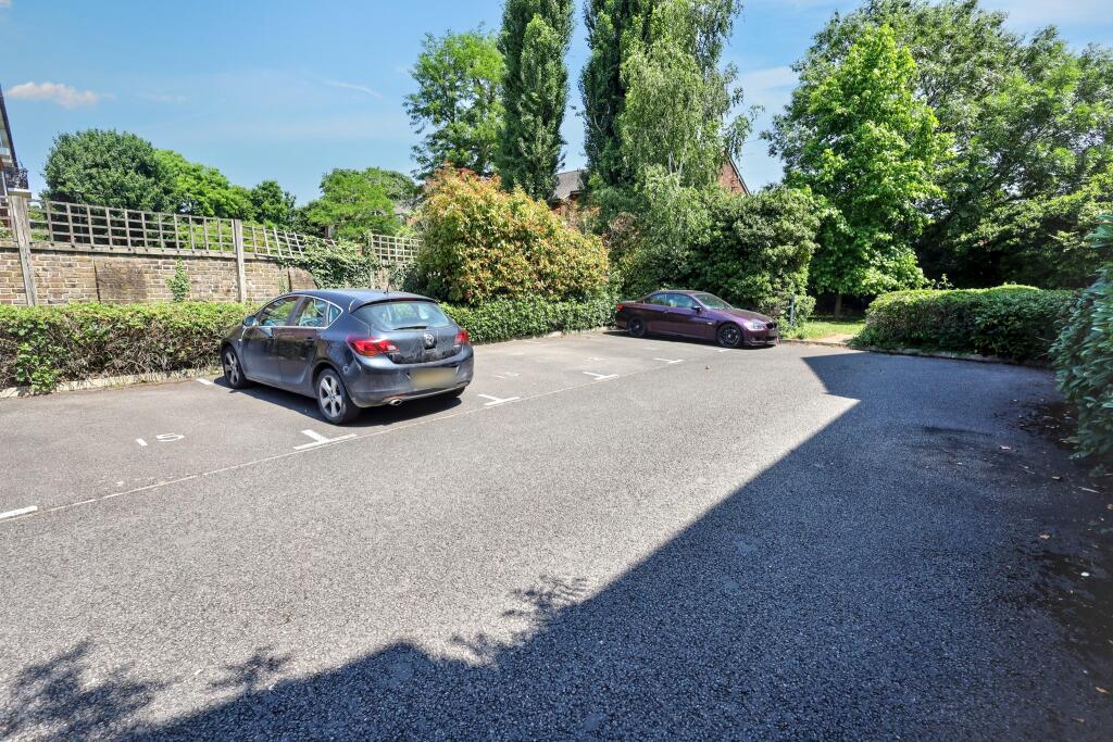 11 Celandine Grove, Southgate, London, N14 4BP