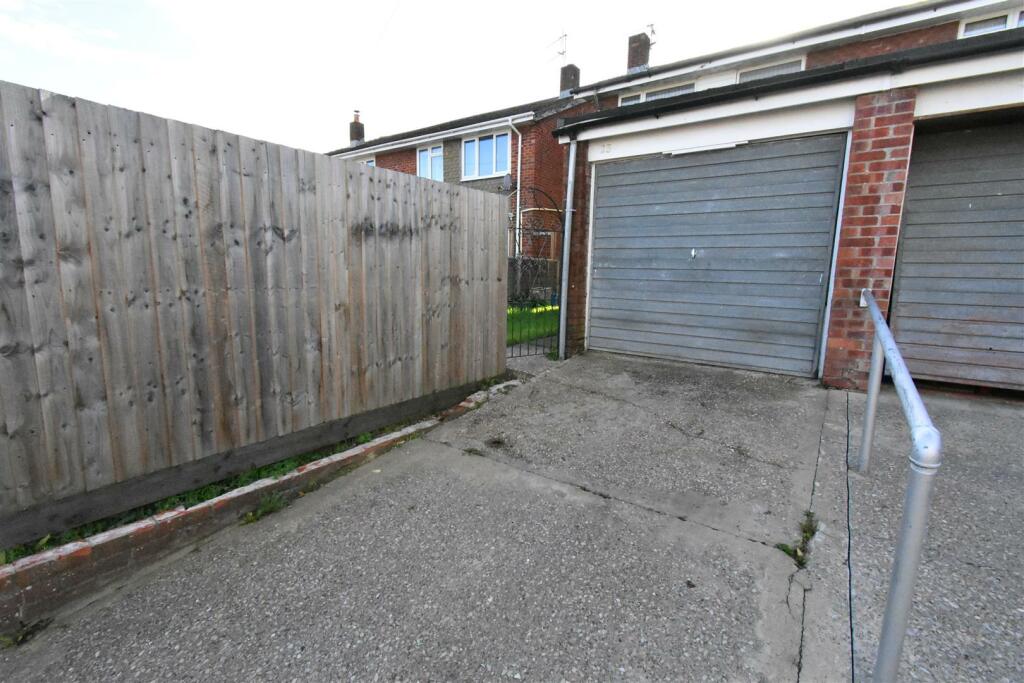 Garage and Parking.JPG