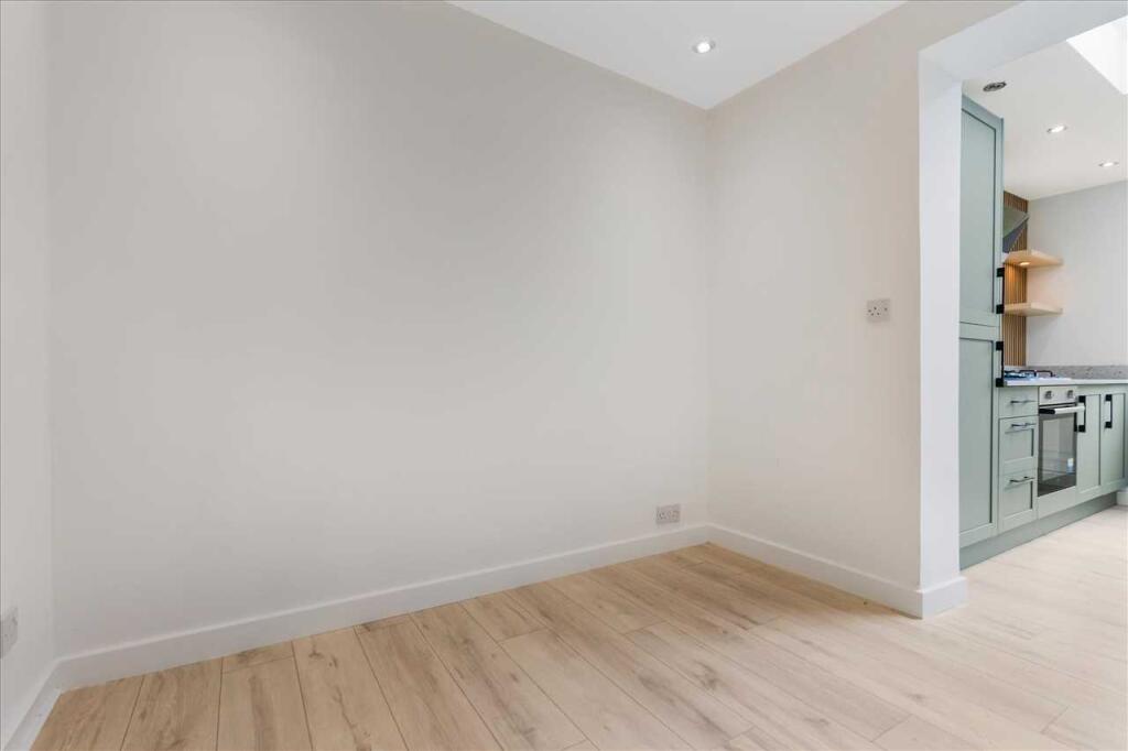 Dining Area (2)