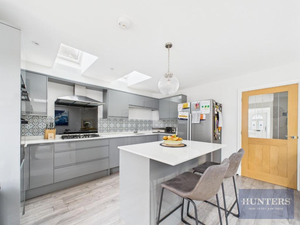 Kitchen / Dining Area