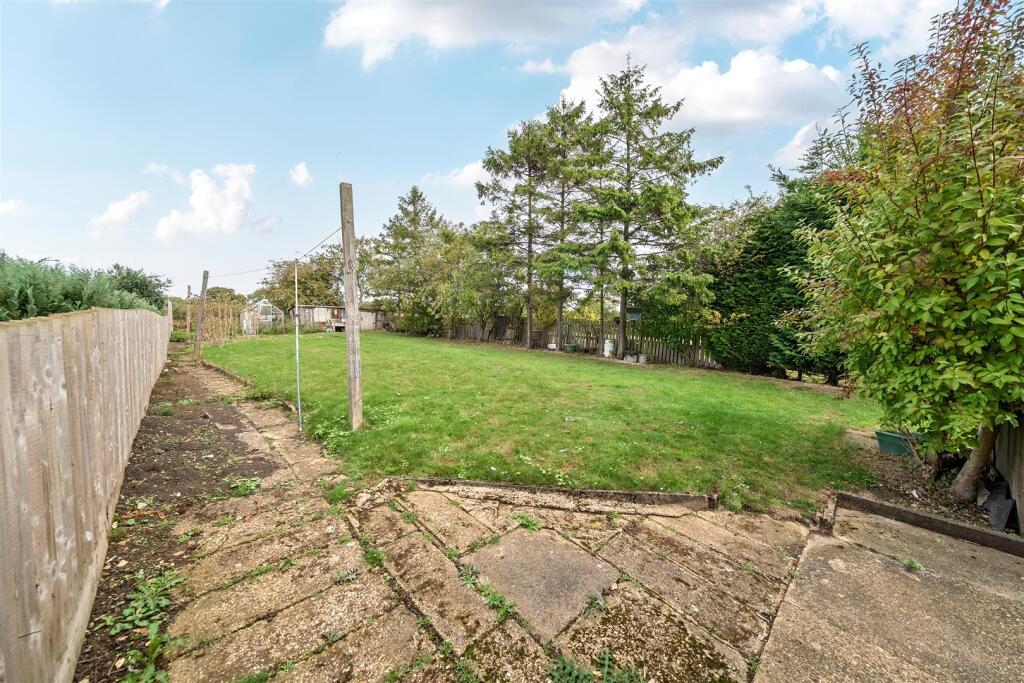 67 Main Road, Shutlanger (17).jpg