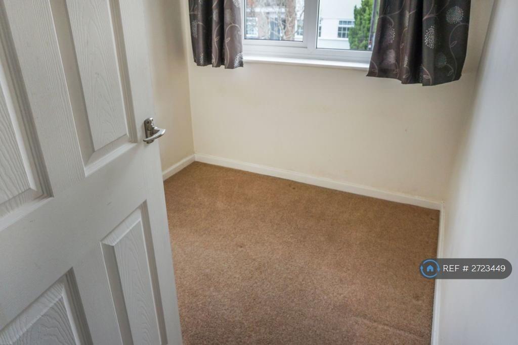 Front Bedroom2