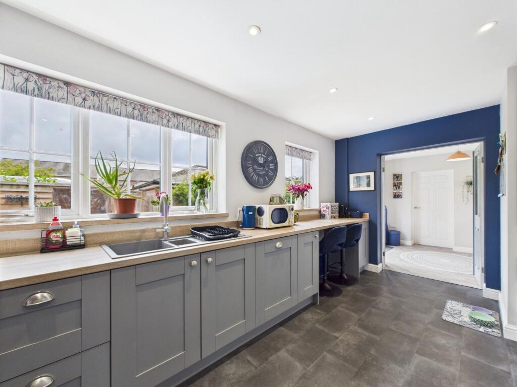 Kitchen/Breakfast Area