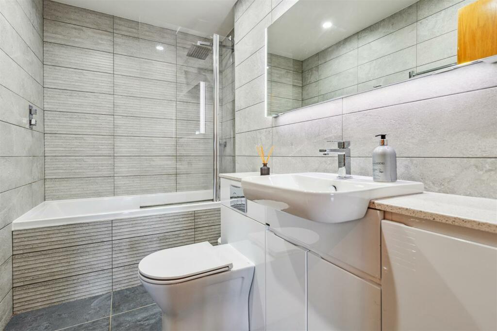 YATES HELLIER - 5 1 305 Glasgow Harbour Terraces (