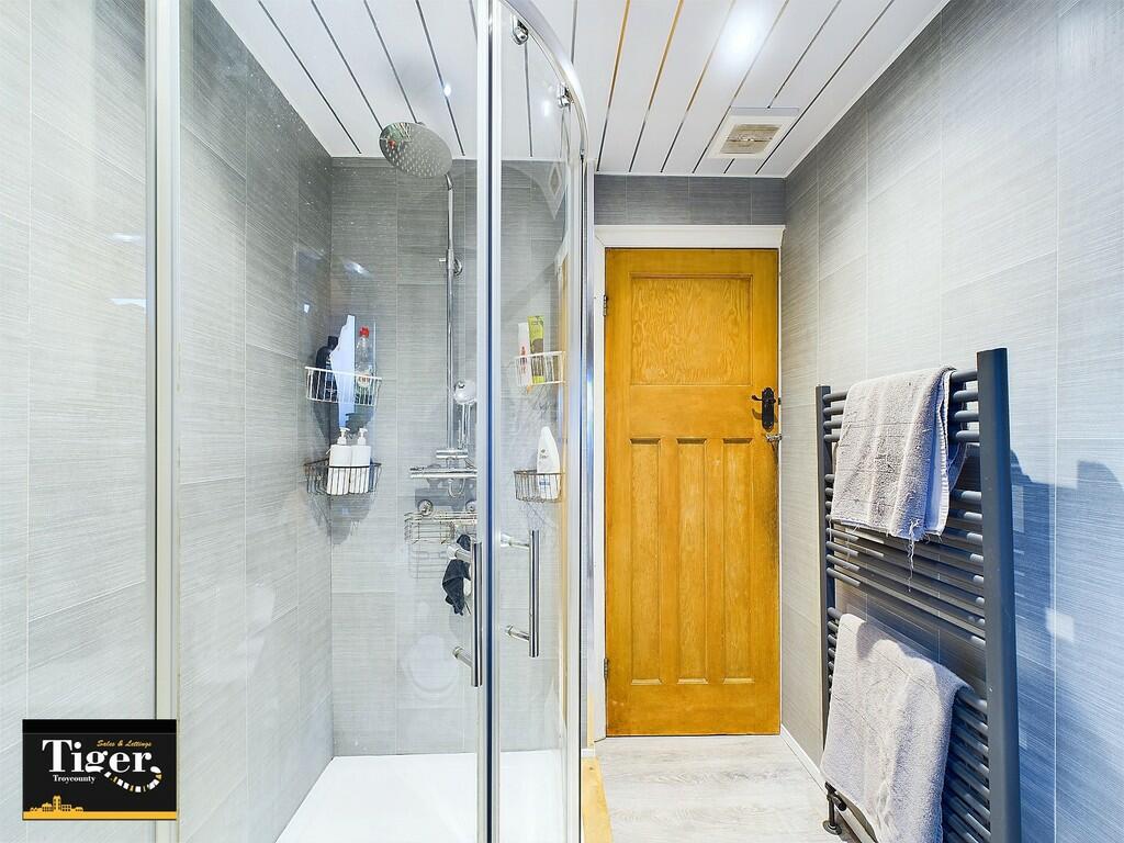 CAM02176G0-PR0419...