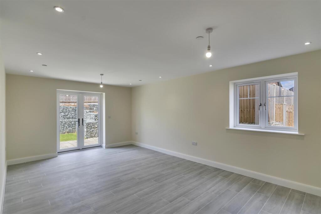 Kitchen/ Dining room
