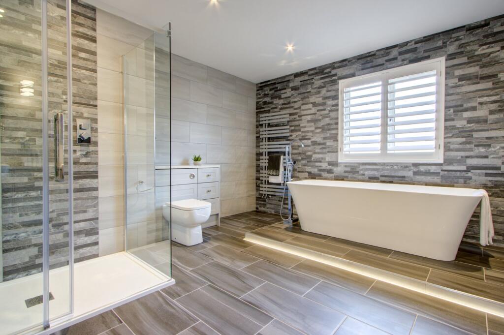 Family Bathroom 3