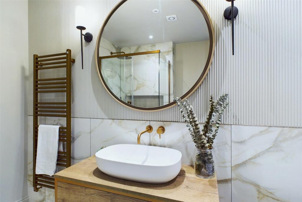 Master En-Suite