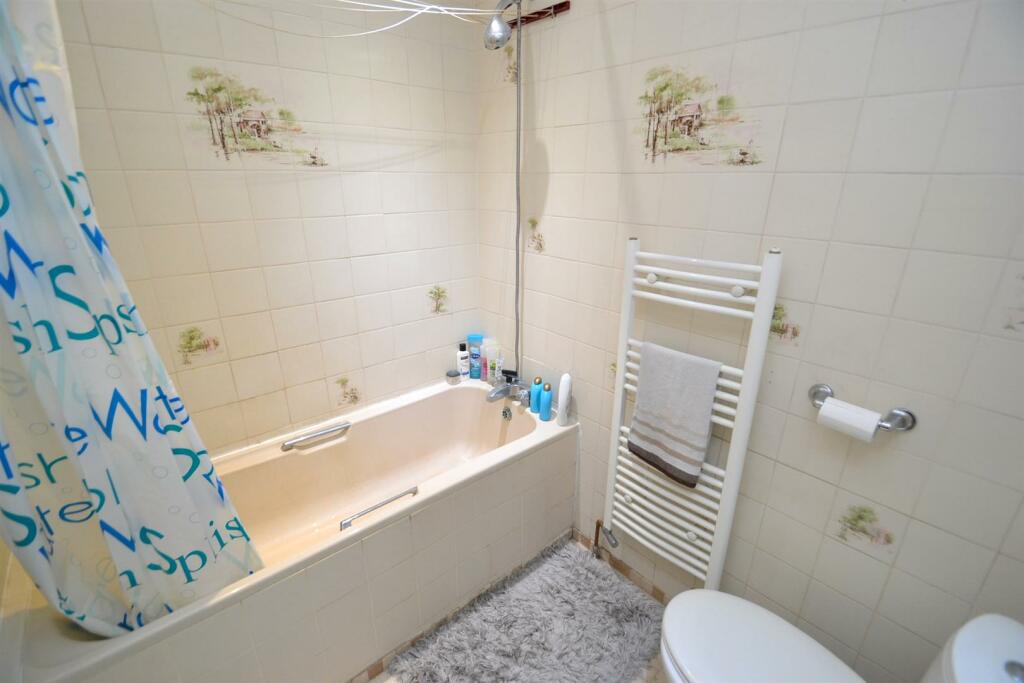 Family Bathroom.JPG
