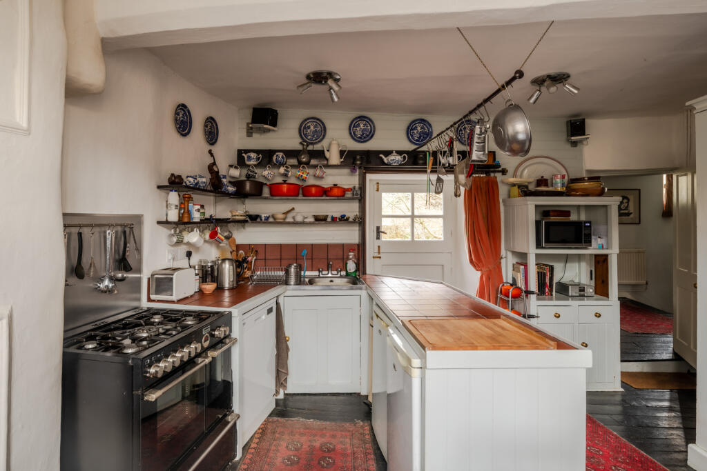 265438 - OM-hr-28.jpg