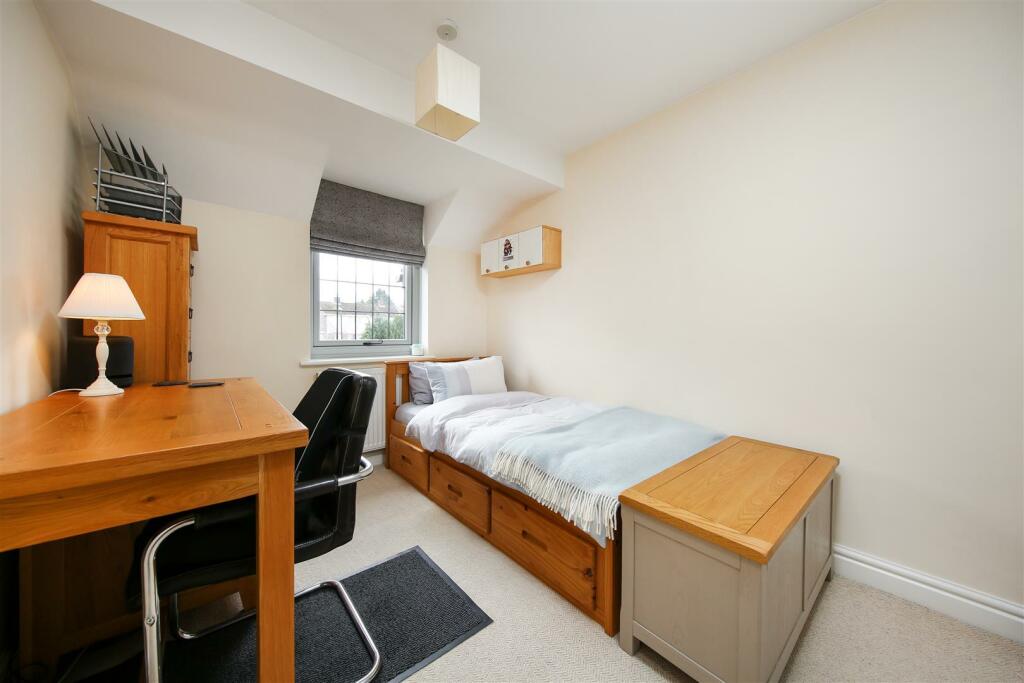 Bed3.jpg