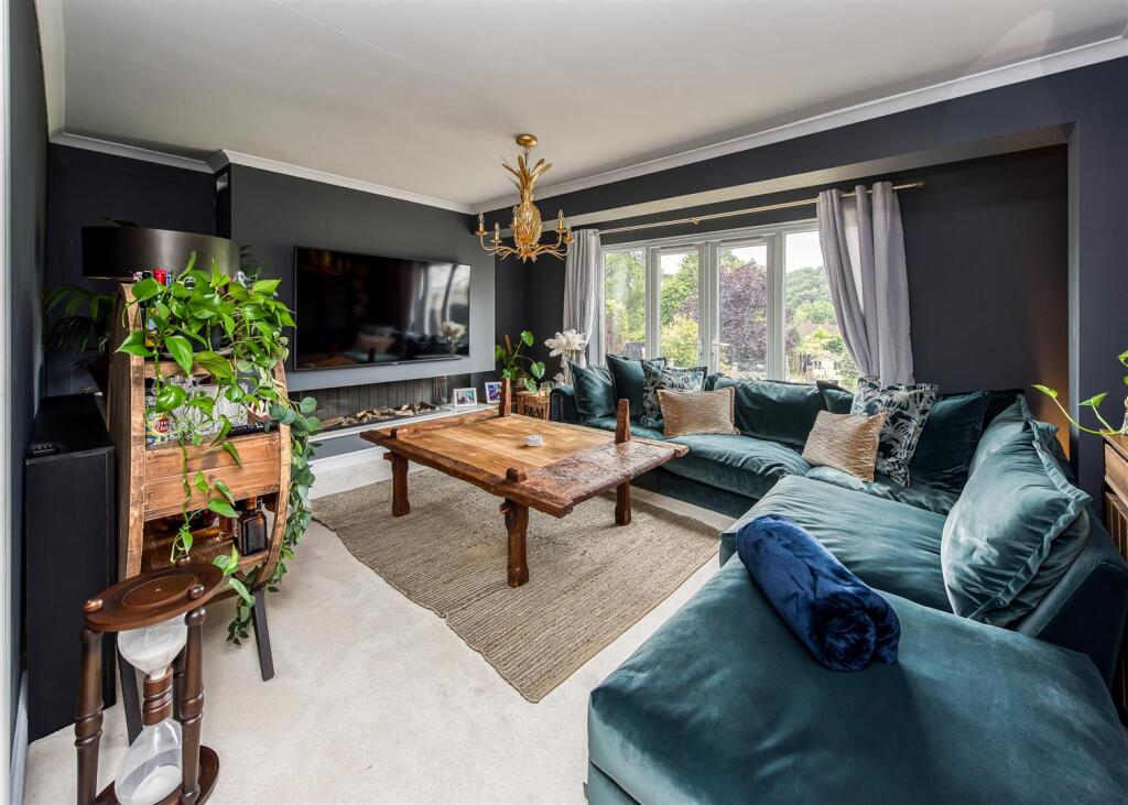 82 Station Road-Lounge A.jpg