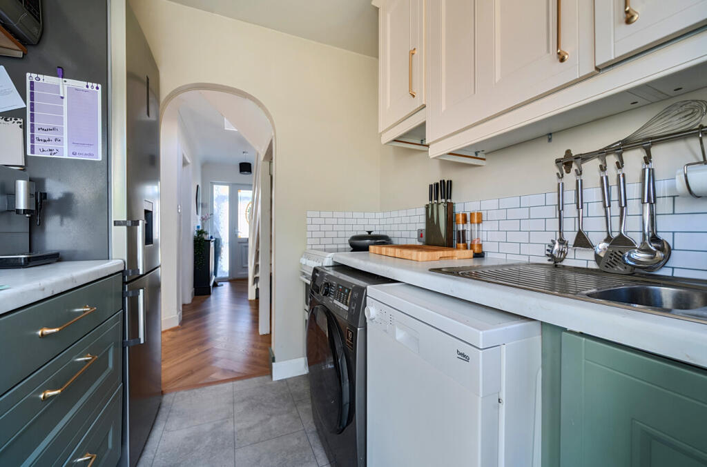 1372636-4-68fb656...