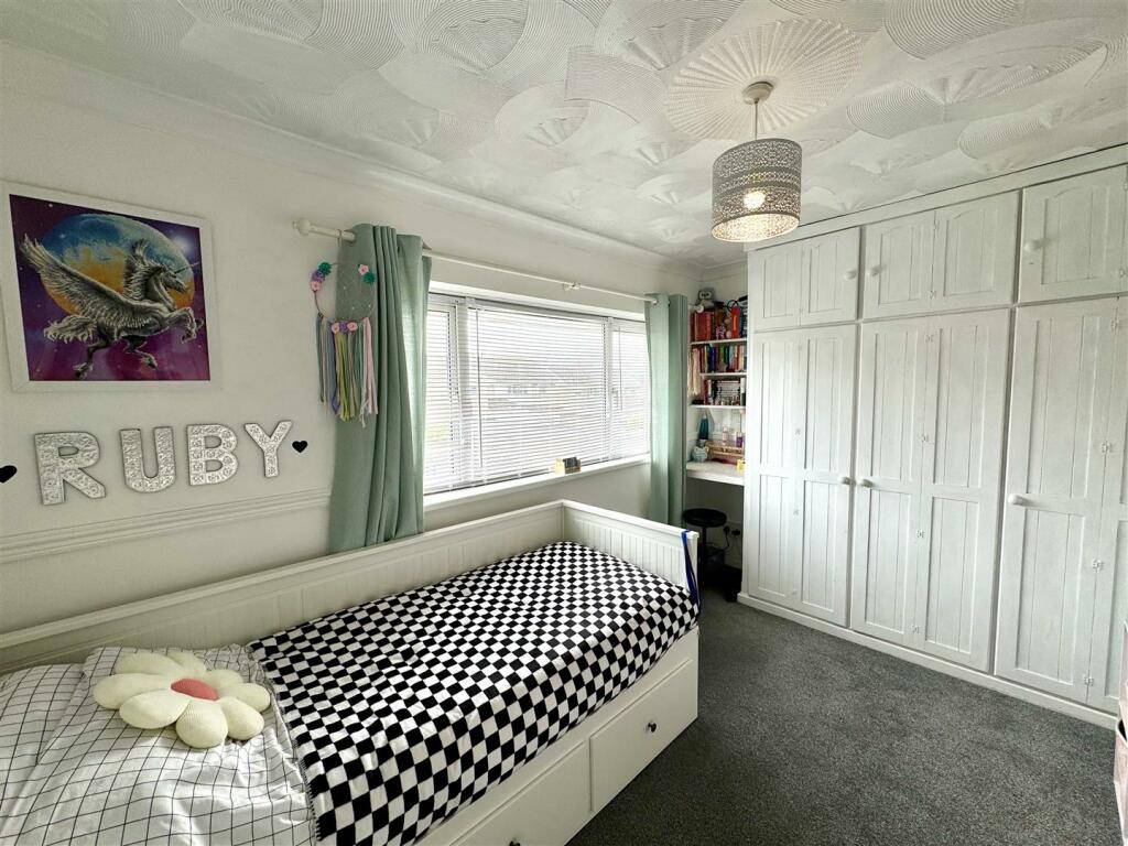 BEDROOM 2