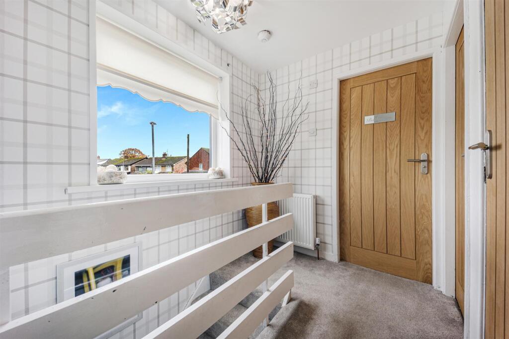 1 Thorndyke Close-18.jpg