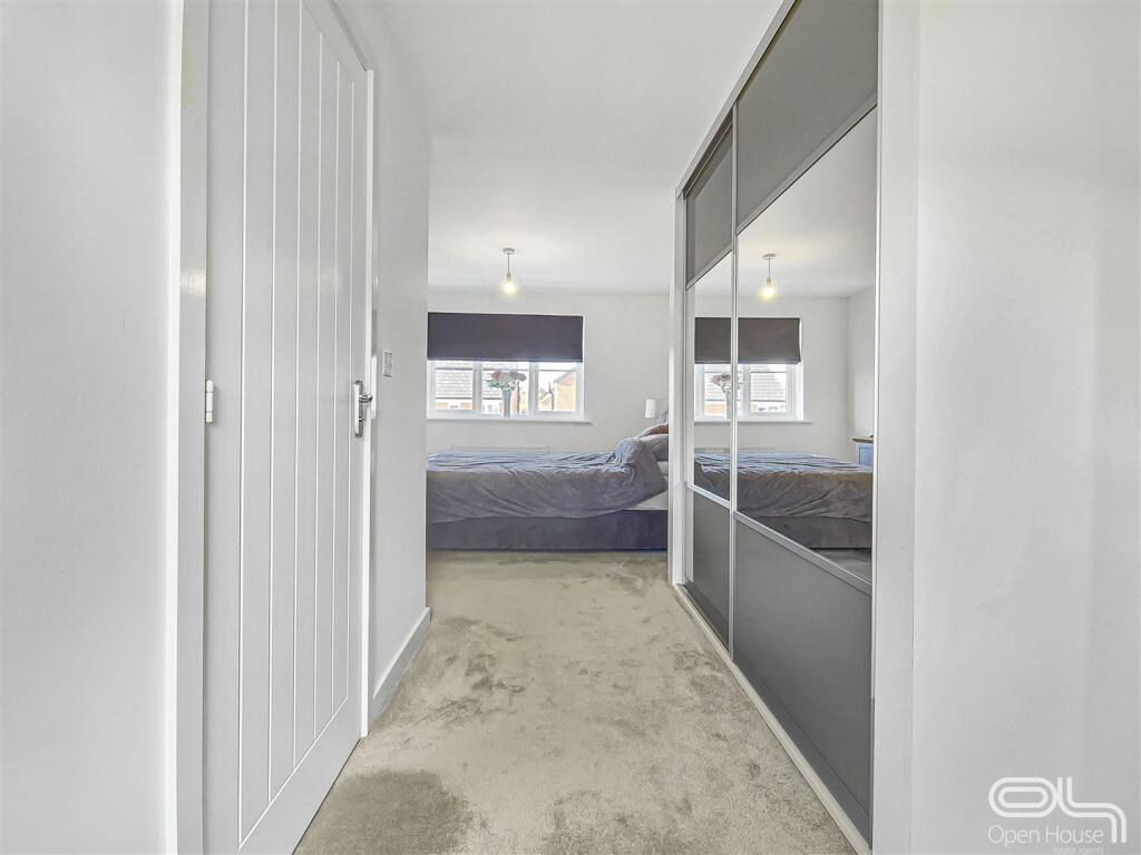 master bedroom (3).jpg