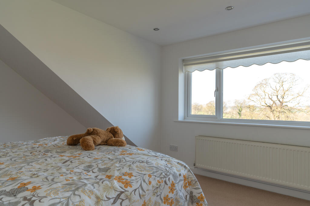 BEDROOM2 (4).jpg