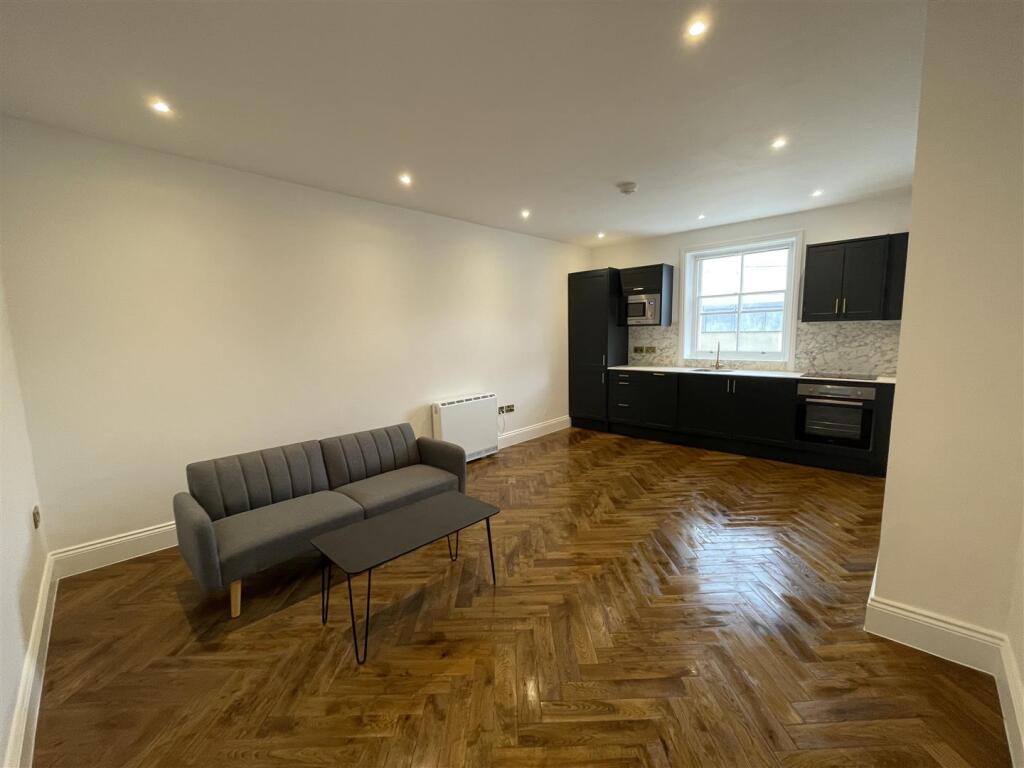 Open Plan Living Room/Kitchen